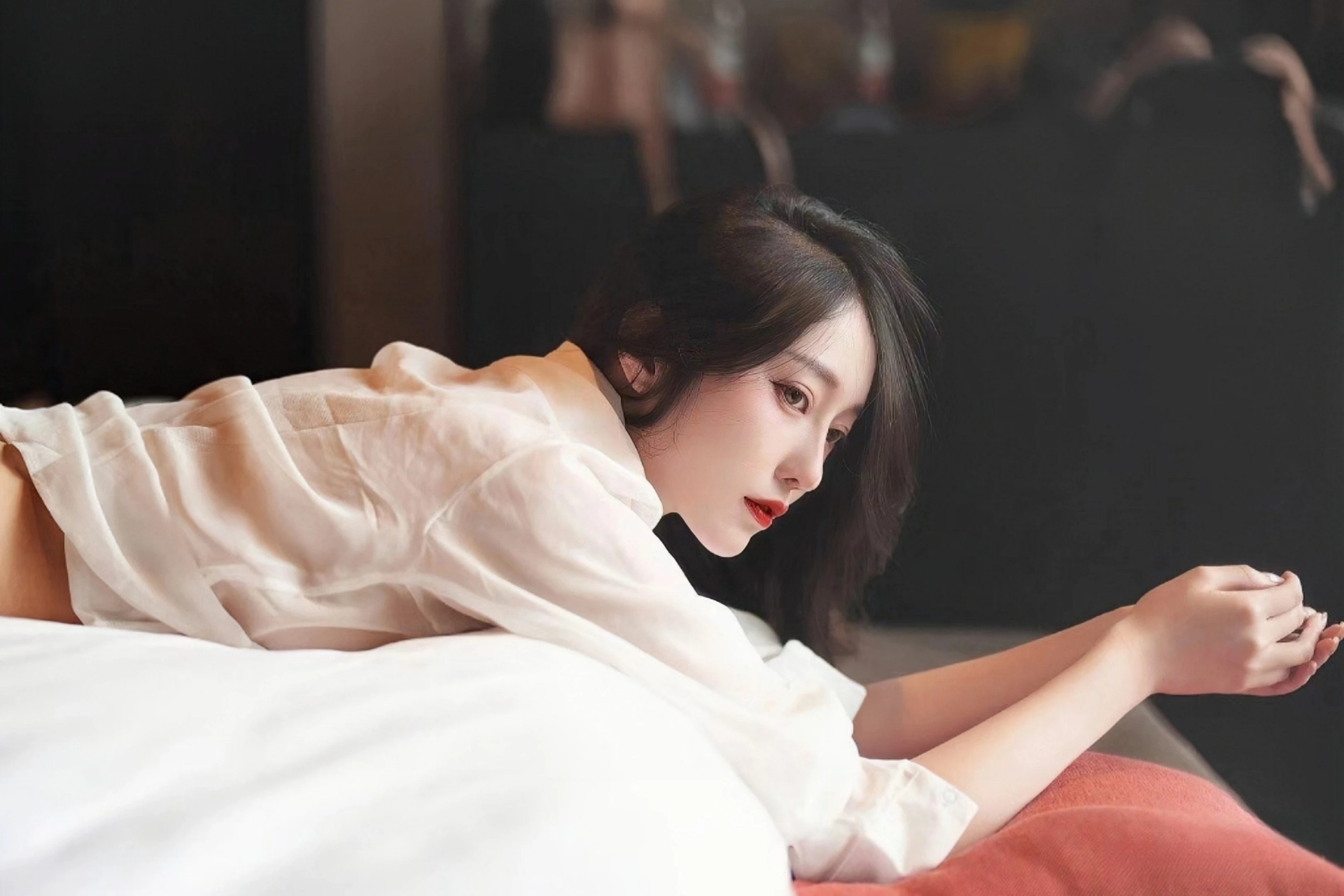 戈壁滩上的“点金手”：让废料绽放绿色新生